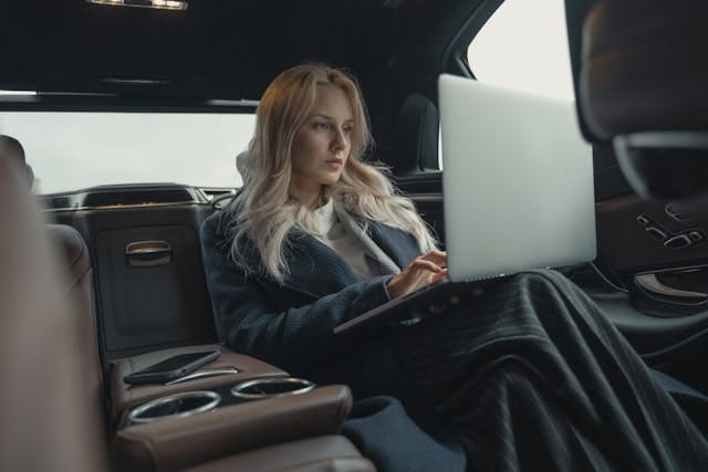 hotelquality.ge - service ota account management girl in car